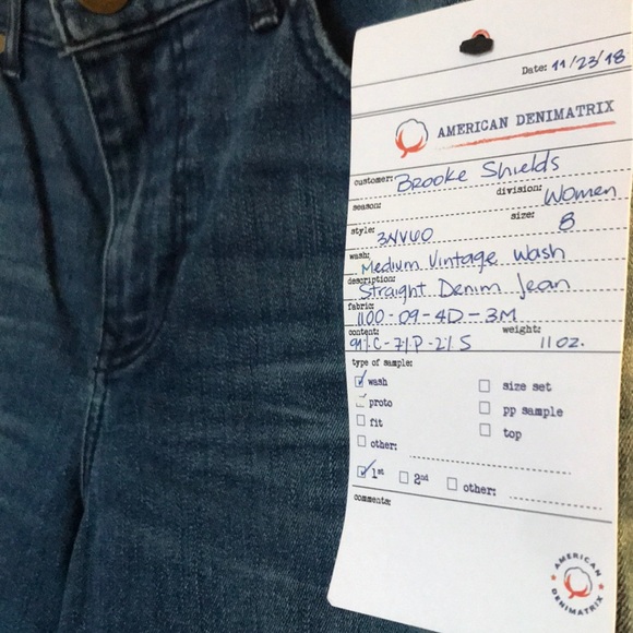 Classic Vintage Wash Blue Jeans - Picture 4 of 4